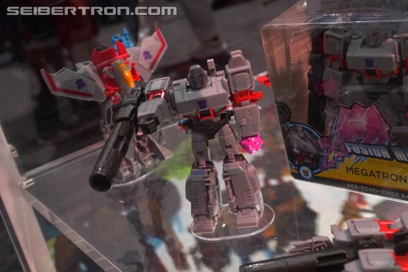 SDCC 2018: Transformers Cyberverse products - Transformers Event: DSC05838