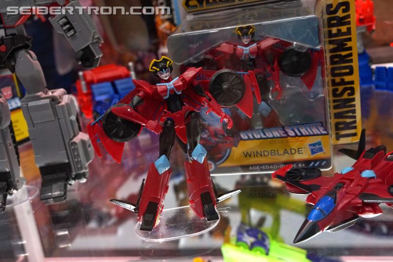 SDCC 2018: Transformers Cyberverse products - Transformers Event: DSC05850