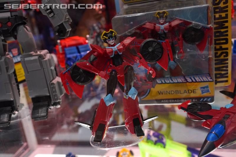SDCC 2018: Transformers Cyberverse products - Transformers Event: DSC05856