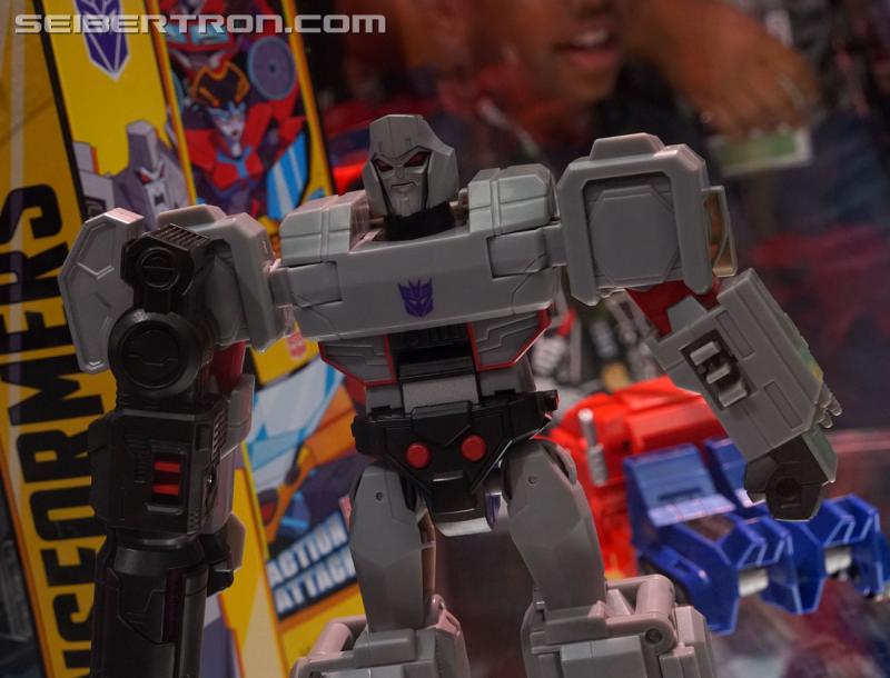 SDCC 2018: Transformers Cyberverse products - Transformers Event: DSC05859a