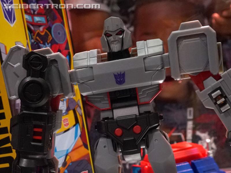 SDCC 2018: Transformers Cyberverse products - Transformers Event: DSC05860a