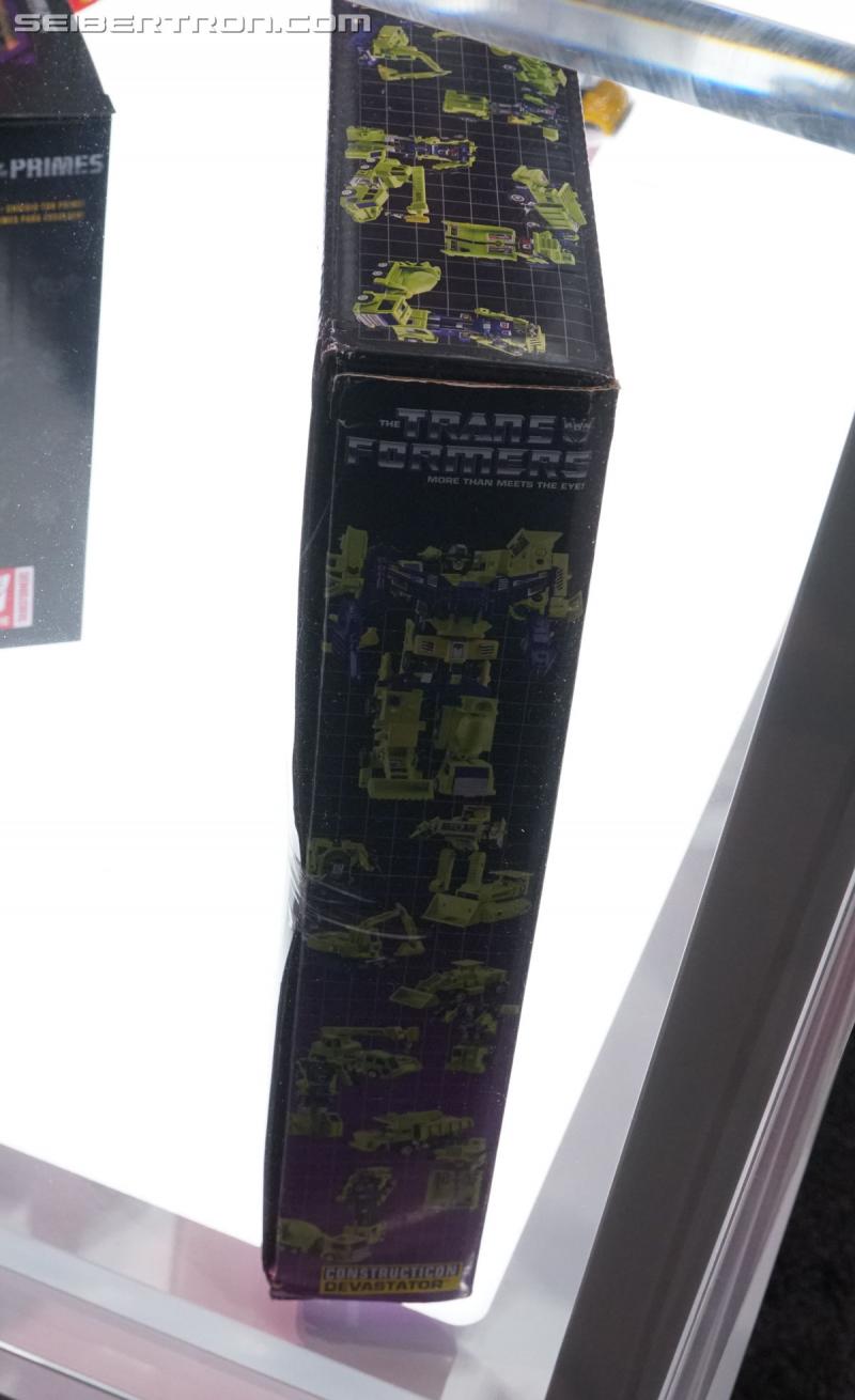 SDCC 2018: Walmart exclusive Transformers G1 Reissues in vintage packaging - Transformers Event: DSC05621a