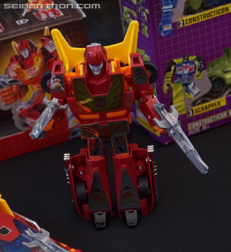 SDCC 2018: Walmart exclusive Transformers G1 Reissues in vintage packaging - Transformers Event: DSC06181a