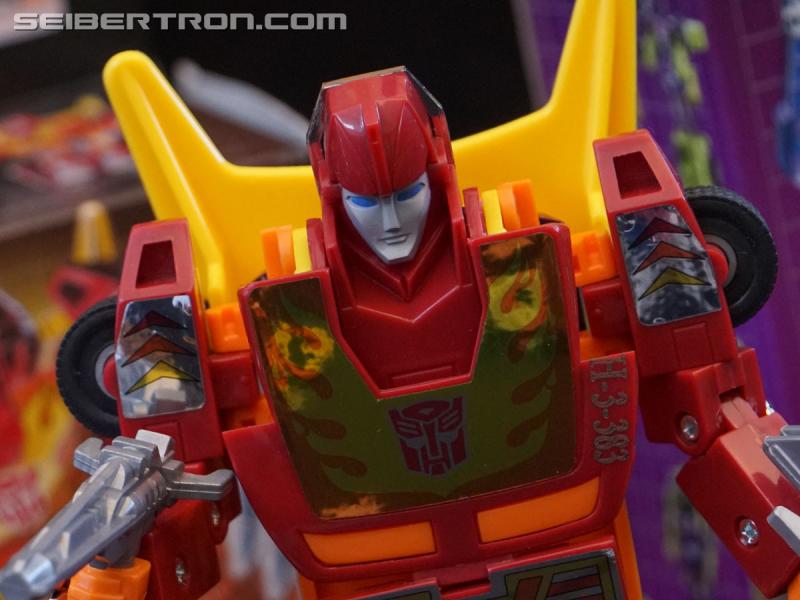 SDCC 2018: Walmart exclusive Transformers G1 Reissues in vintage packaging - Transformers Event: DSC06183b