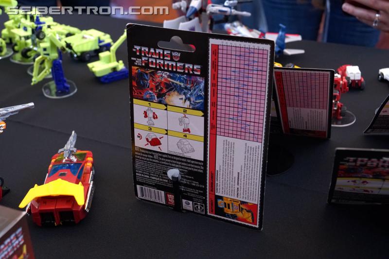 SDCC 2018: Walmart exclusive Transformers G1 Reissues in vintage packaging - Transformers Event: DSC06192