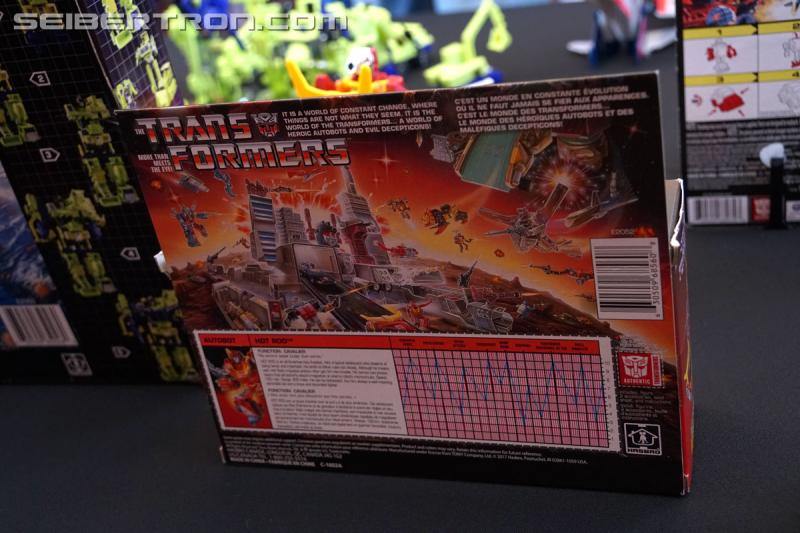 SDCC 2018: Walmart exclusive Transformers G1 Reissues in vintage packaging - Transformers Event: DSC06193