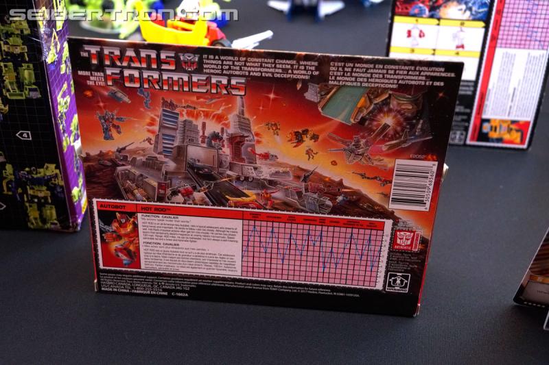 SDCC 2018: Walmart exclusive Transformers G1 Reissues in vintage packaging - Transformers Event: DSC06194