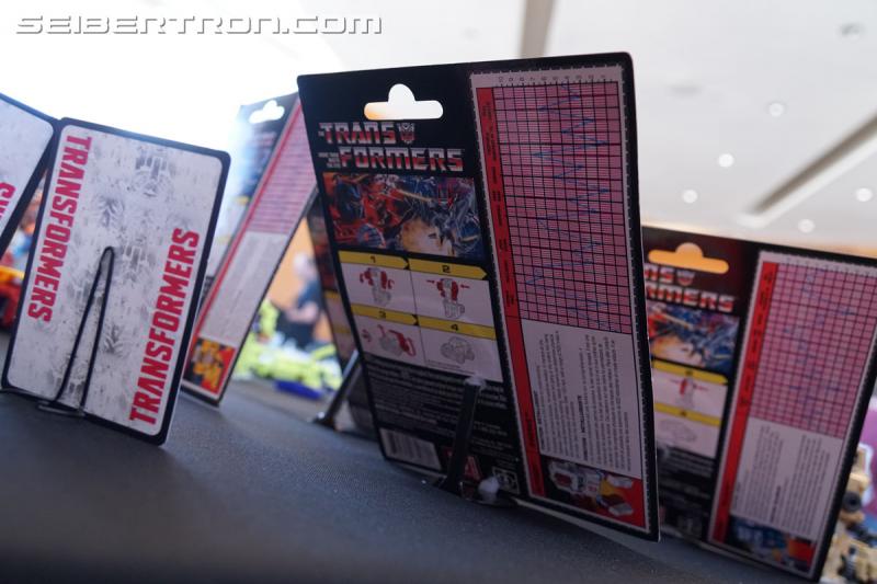 SDCC 2018: Walmart exclusive Transformers G1 Reissues in vintage packaging - Transformers Event: DSC06197