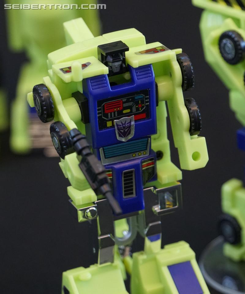 SDCC 2018: Walmart exclusive Transformers G1 Reissues in vintage packaging - Transformers Event: DSC06204a