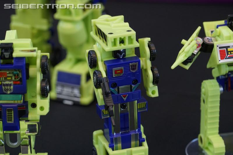 SDCC 2018: Walmart exclusive Transformers G1 Reissues in vintage packaging - Transformers Event: DSC06206