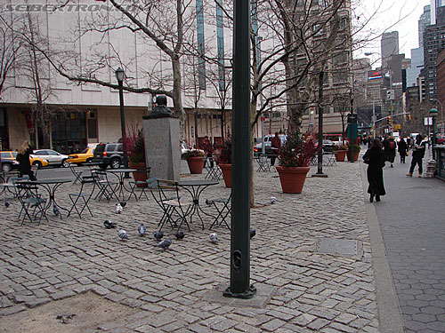 Toy Fair 2007 - New York: Statue of Liberty - Transformers Event:
