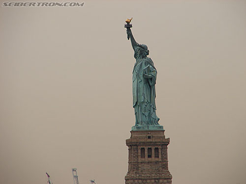 Toy Fair 2007 - New York: Statue of Liberty - Transformers Event: