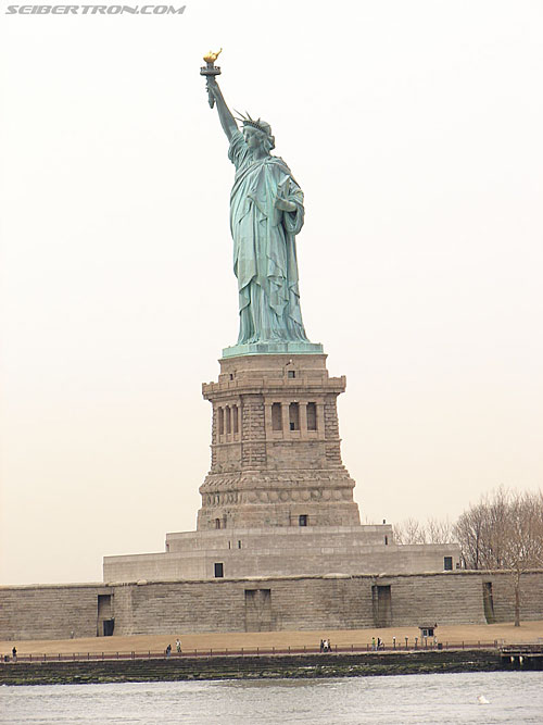 Toy Fair 2007 - New York: Statue of Liberty - Transformers Event:
