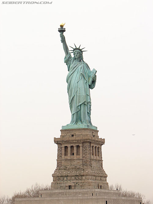 Toy Fair 2007 - New York: Statue of Liberty - Transformers Event:
