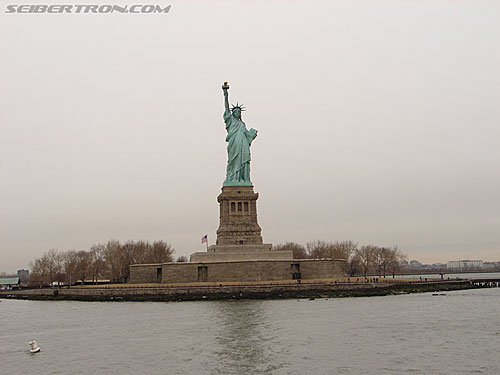 Toy Fair 2007 - New York: Statue of Liberty - Transformers Event:
