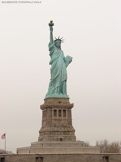 Toy Fair 2007 - New York: Statue of Liberty - Transformers Event: