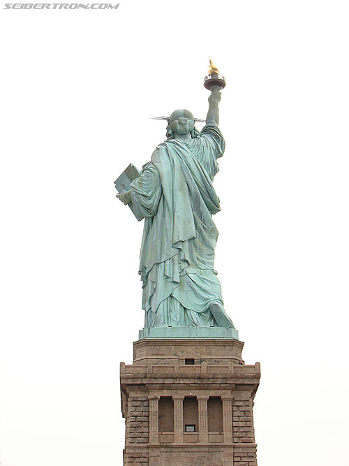 Toy Fair 2007 - New York: Statue of Liberty - Transformers Event: