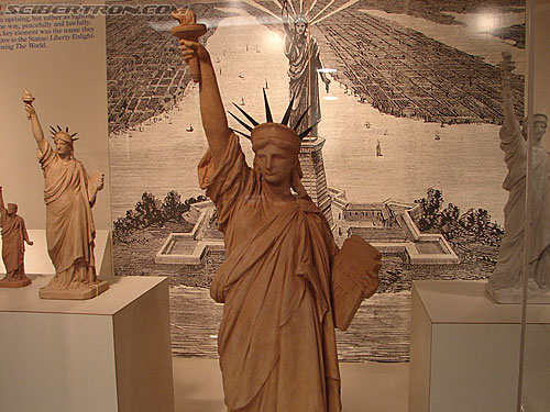 Toy Fair 2007 - New York: Statue of Liberty - Transformers Event: