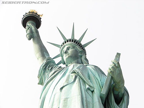Toy Fair 2007 - New York: Statue of Liberty - Transformers Event: