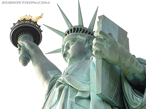 Toy Fair 2007 - New York: Statue of Liberty - Transformers Event: