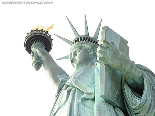 Toy Fair 2007 - New York: Statue of Liberty - Transformers Event: