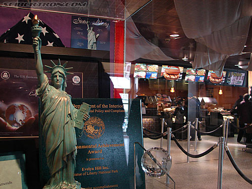Toy Fair 2007 - New York: Statue of Liberty - Transformers Event: