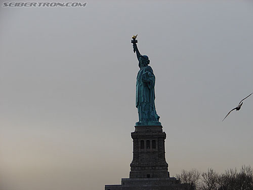 Toy Fair 2007 - New York: Statue of Liberty - Transformers Event: