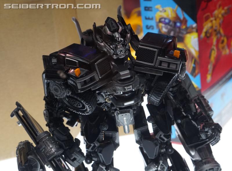 SDCC 2018 - Transformers Movie Masterpiece Ironhide and Barricade