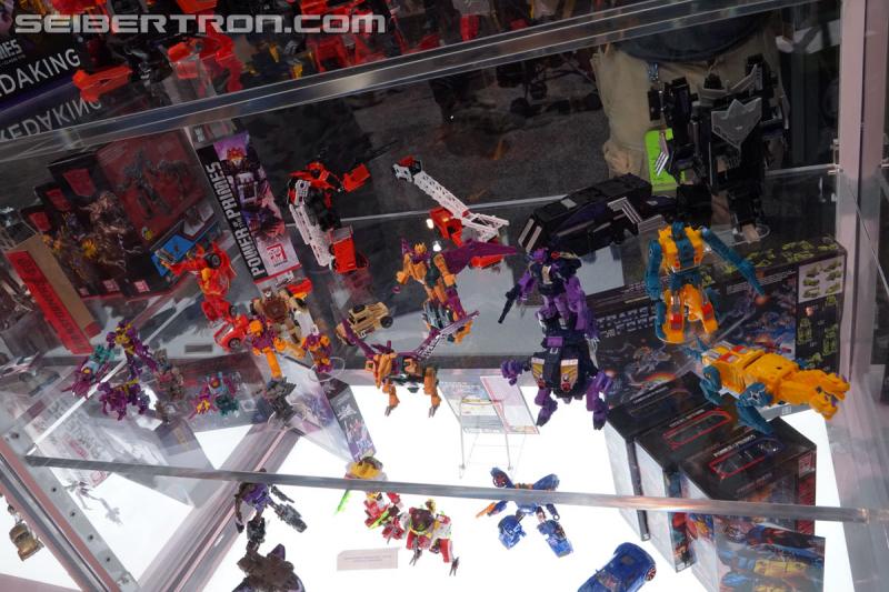 SDCC 2018: Transformers Power of the Primes products - Transformers Event: DSC05672