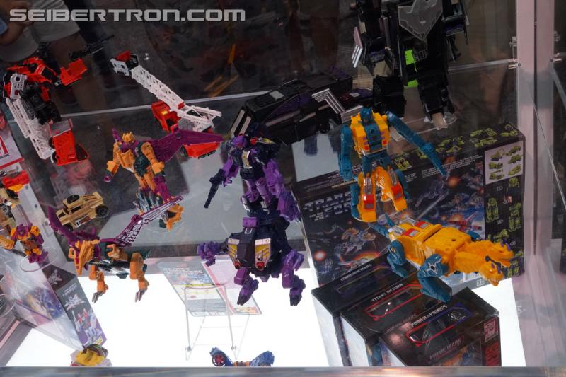 SDCC 2018: Transformers Power of the Primes products - Transformers Event: DSC05673