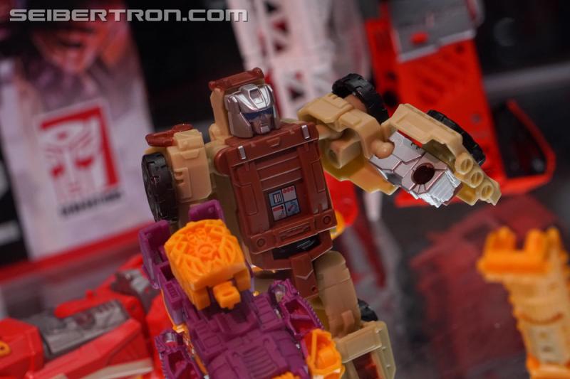 Transformers News: Galleries for Transformers Generations Display at SDCC 2018 with Predaking, Prime Wars Exclusives