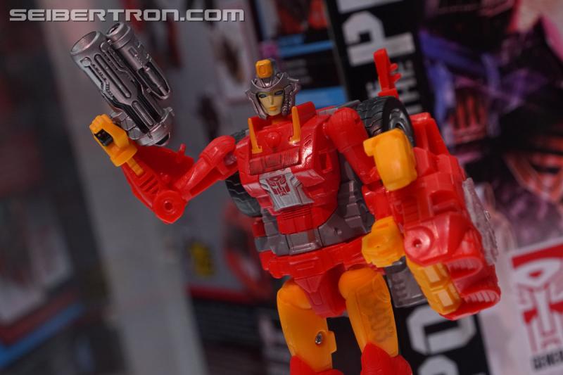 Transformers News: Galleries for Transformers Generations Display at SDCC 2018 with Predaking, Prime Wars Exclusives