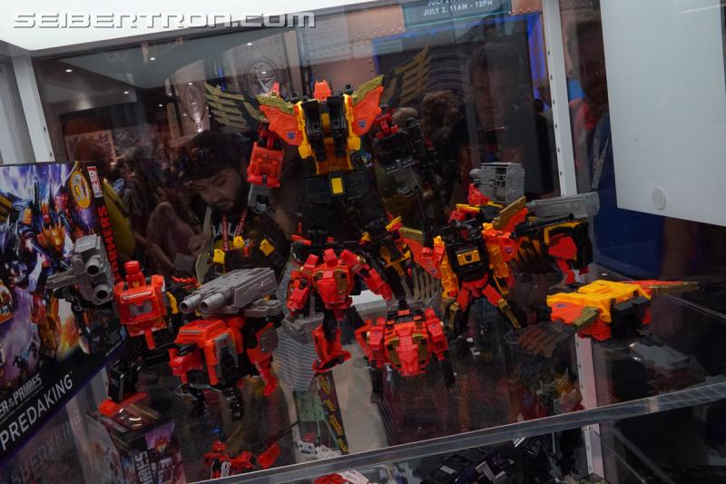 SDCC 2018: Power of the Primes Titan Class PREDAKING set - Transformers Event: DSC05594