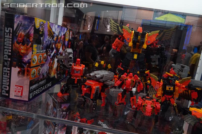 SDCC 2018: Power of the Primes Titan Class PREDAKING set - Transformers Event: DSC05595