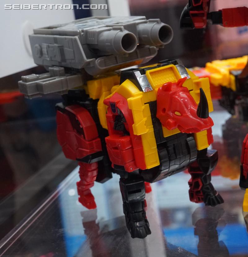 SDCC 2018: Power of the Primes Titan Class PREDAKING set - Transformers Event: DSC05648a