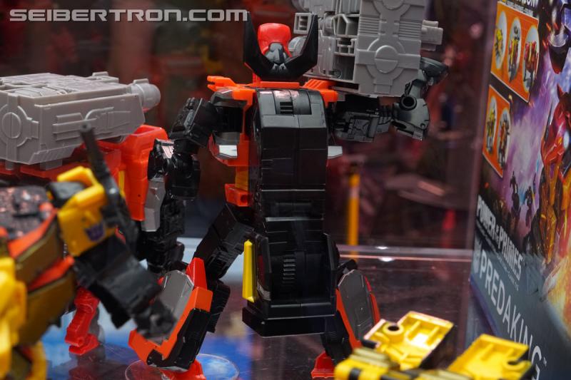 SDCC 2018: Power of the Primes Titan Class PREDAKING set - Transformers Event: DSC05656
