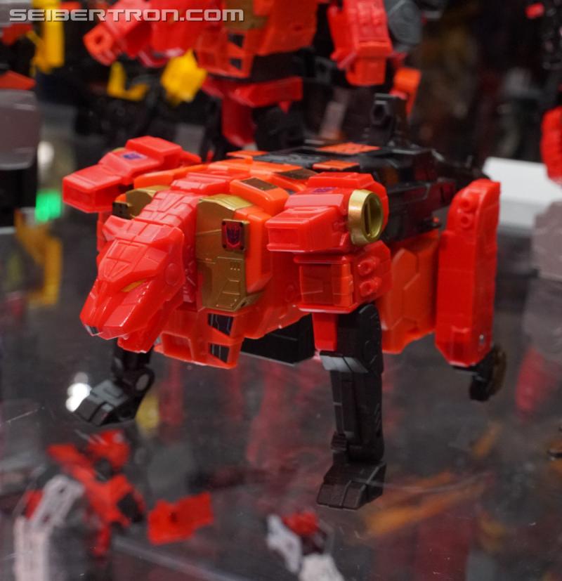 SDCC 2018: Power of the Primes Titan Class PREDAKING set - Transformers Event: DSC05660a