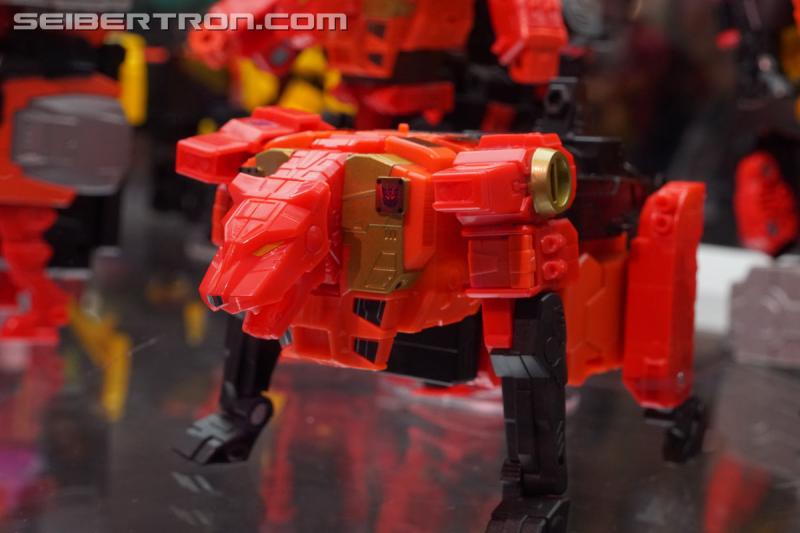 Transformers News: Galleries for Transformers Generations Display at SDCC 2018 with Predaking, Prime Wars Exclusives