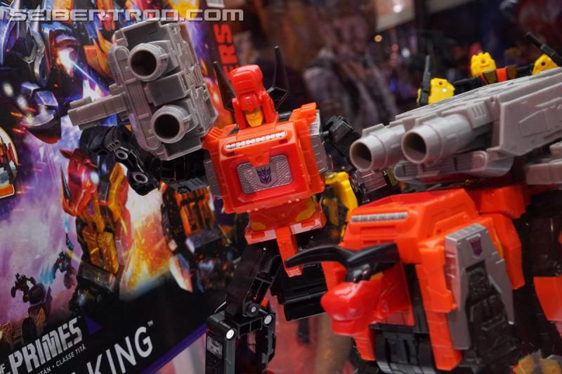 SDCC 2018: Power of the Primes Titan Class PREDAKING set - Transformers Event: DSC05666