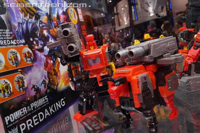 SDCC 2018: Power of the Primes Titan Class PREDAKING set - Transformers Event: DSC05668