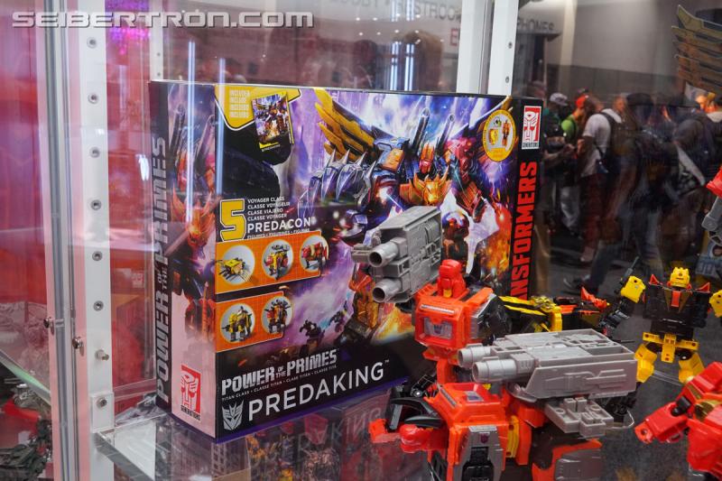 SDCC 2018: Power of the Primes Titan Class PREDAKING set - Transformers Event: DSC05671