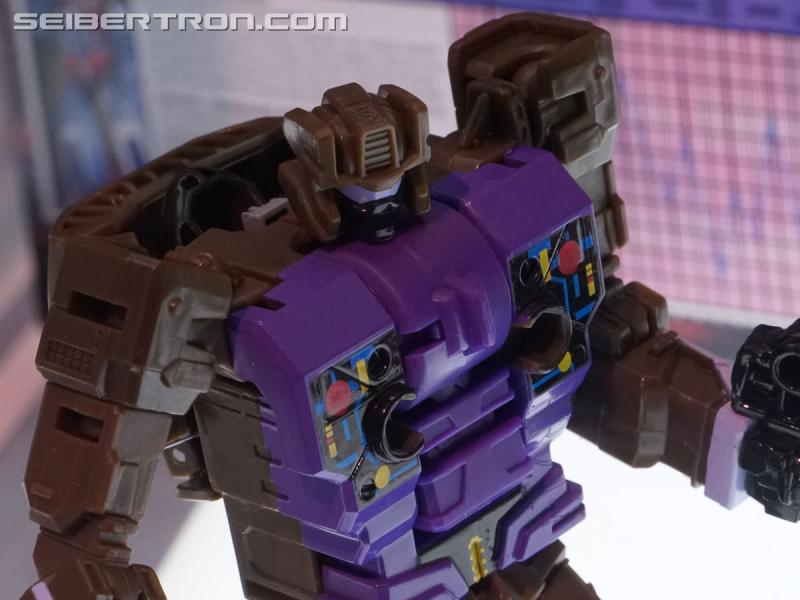 SDCC 2018: Prime Wars Trilogy Exclusives - Transformers Event: DSC05598b
