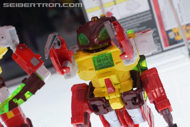 Transformers News: Galleries for Transformers Generations Display at SDCC 2018 with Predaking, Prime Wars Exclusives