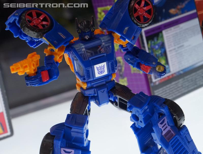 Transformers News: Galleries for Transformers Generations Display at SDCC 2018 with Predaking, Prime Wars Exclusives