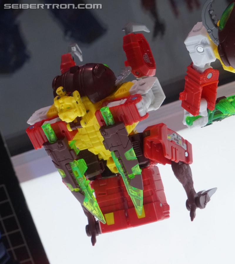 SDCC 2018: Prime Wars Trilogy Exclusives - Transformers Event: DSC05636a
