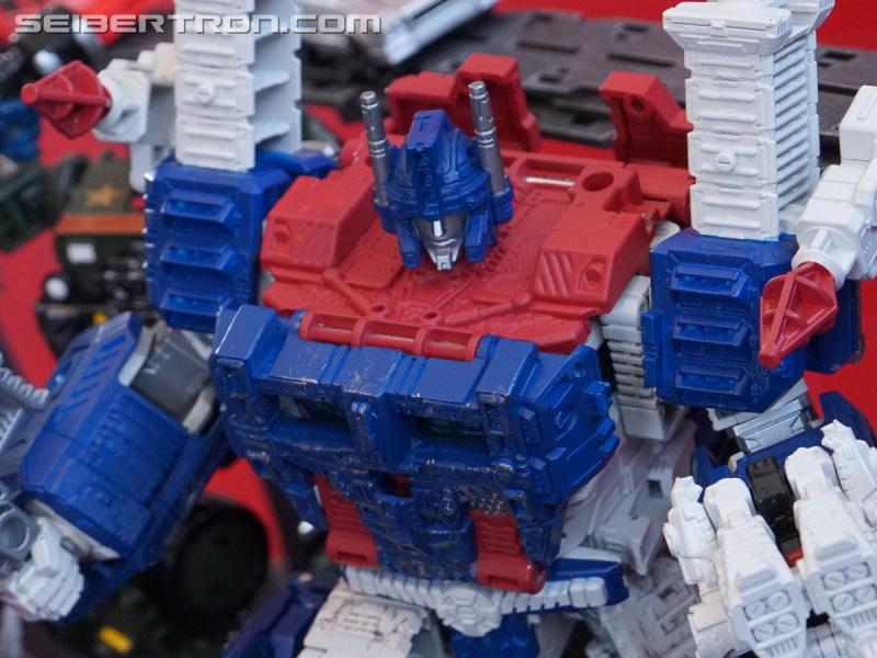 SDCC 2018: Transformers War for Cybertron SIEGE products - Transformers Event: DSC05929b