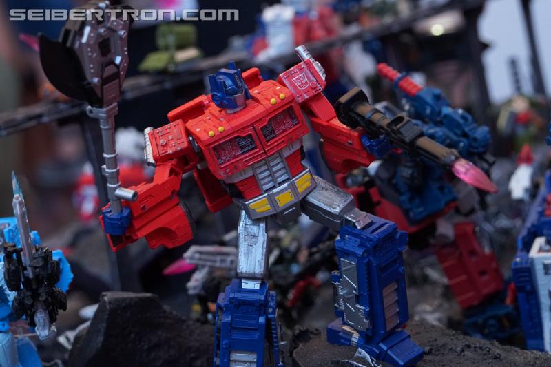 SDCC 2018: Transformers War for Cybertron SIEGE products - Transformers Event: DSC05945