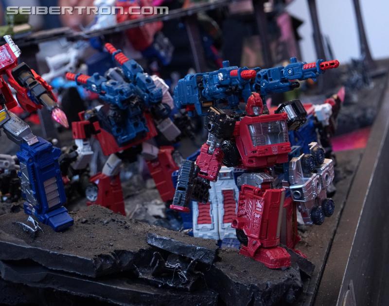 SDCC 2018: Transformers War for Cybertron SIEGE products - Transformers Event: DSC05947