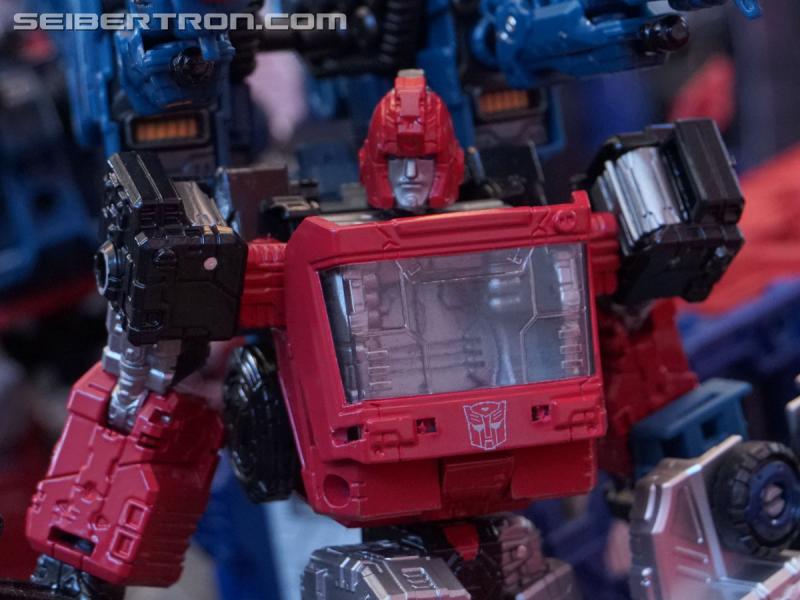 SDCC 2018: Transformers War for Cybertron SIEGE products - Transformers Event: DSC05953a
