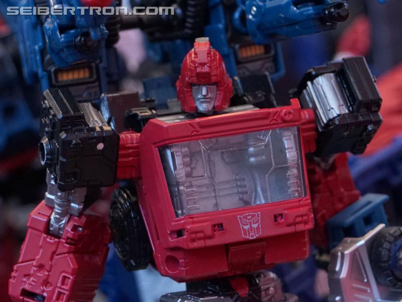 SDCC 2018: Transformers War for Cybertron SIEGE products - Transformers Event: DSC05954a